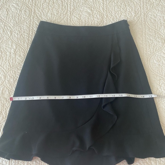 Women’s LOFT Black Ruffled Mini Skirt - size 0 - Picture 3 of 12